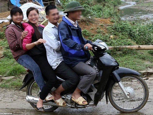 Sốc[-]với[-]những[-]chiếc[-]xe[-]“không[-]phải[-]dạng[-]vừa[-]đâu”[-]lưu[-]thông[-]trên[-]đường
